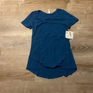 Lularoe women’s small blue top
